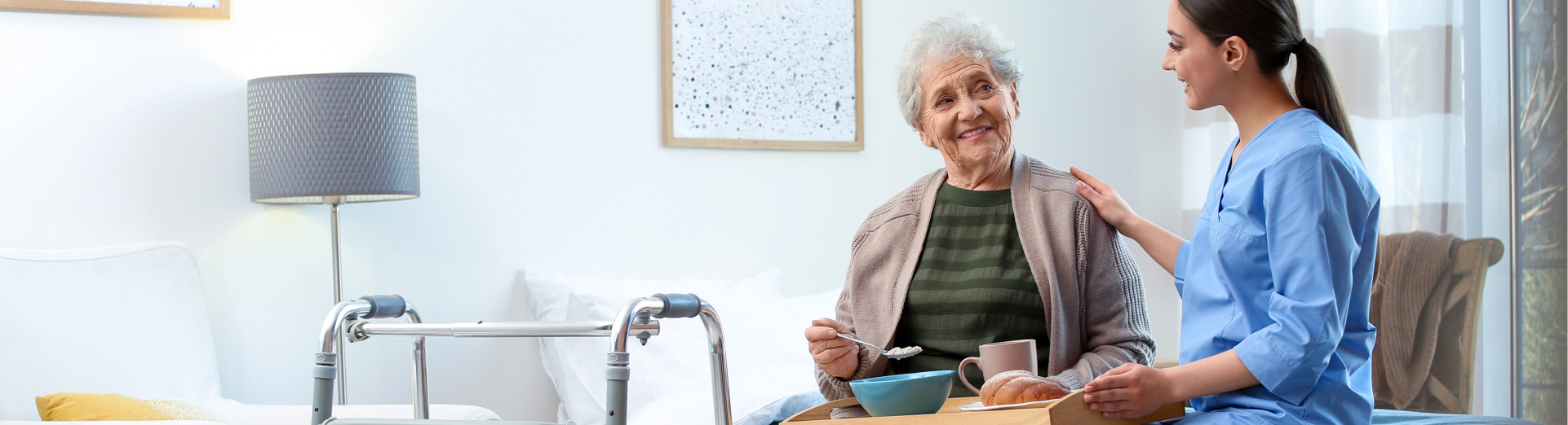 Lifemark Seniors Wellness clinician helping a patient